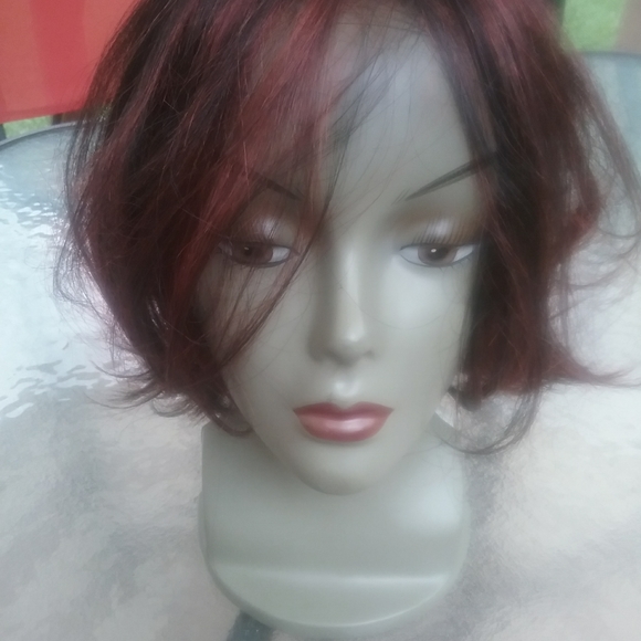 A red and black wig - Picture 1 of 1